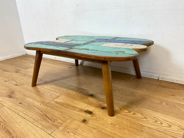 Besonders schöner und nachhaltiger großer Couchtisch handgefertigt aus altem Bootsholz in Originalfarben I Outdoor geeignet I Wohnzimmertisch Coffee Table Teak I