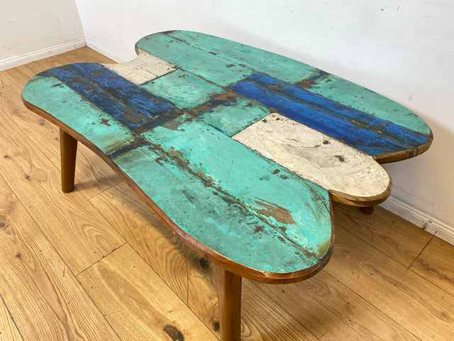 Besonders schöner und nachhaltiger großer Couchtisch handgefertigt aus altem Bootsholz in Originalfarben I Outdoor geeignet I Wohnzimmertisch Coffee Table Teak I