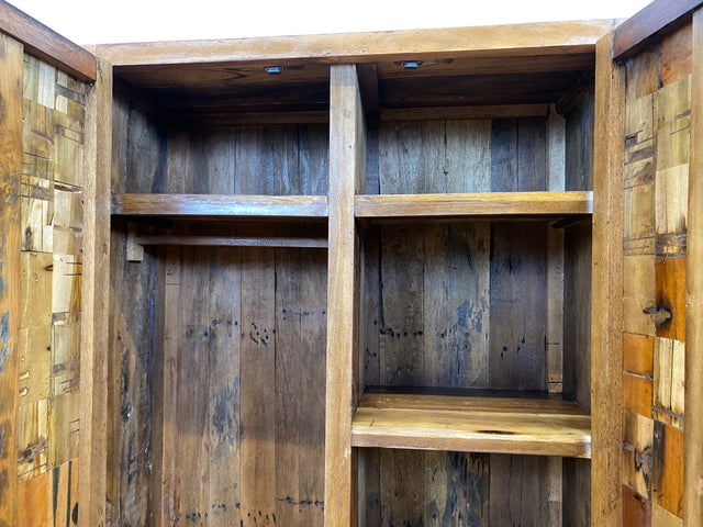 Besonderer Kleiderschrank handgefertigt aus altem Bootsholz in Originalfarben I Teakholz massiv I bunter Schrank Schlafzimmerschrank Wäscheschrank Garderobe I