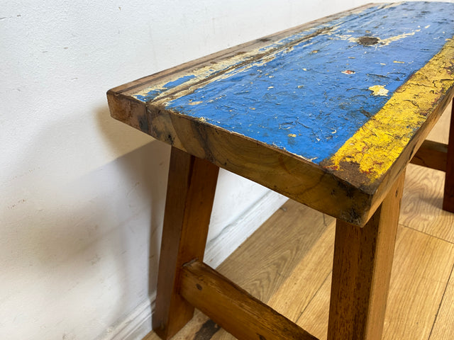 Schöne und nachhaltige 75cm lange Sitzbank aus altem Bootsholz in Originalfarben I Teakholz massiv I In & Outdoor I Bank Holzbank Bench Hocker Küchenbank Gartenbank I
