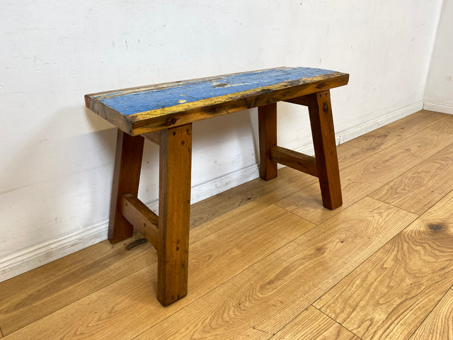 Schöne und nachhaltige 75cm lange Sitzbank aus altem Bootsholz in Originalfarben I Teakholz massiv I In & Outdoor I Bank Holzbank Bench Hocker Küchenbank Gartenbank I