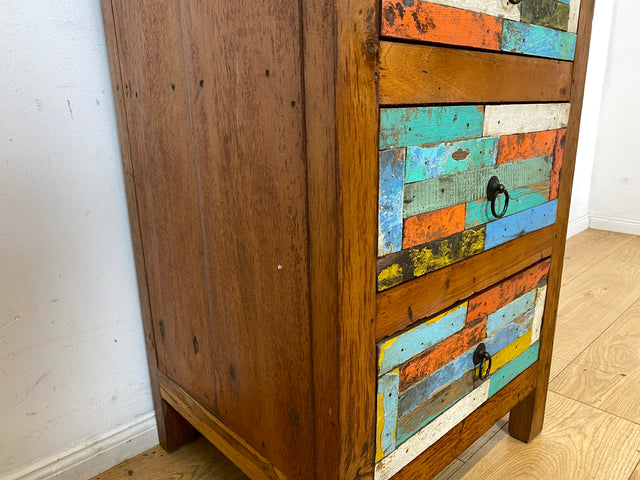 Nachhaltige schmale Kommode aus altem Bootsholz in Originalfarben mit Schubladen I Schrank Schubladenkommode Wäschekommode Badschrank Flurkommode Küchenschrank I