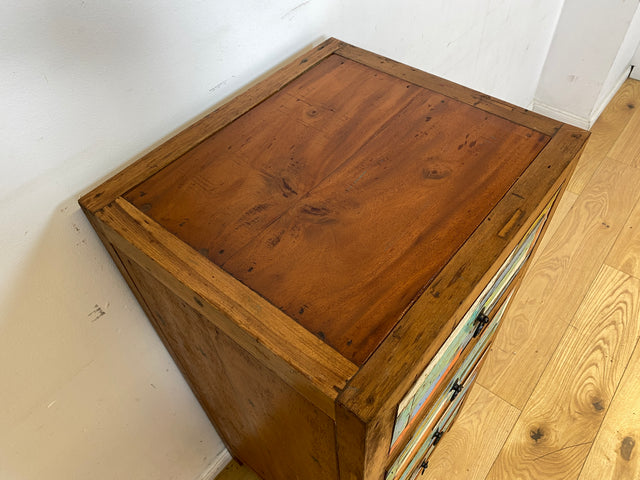 Nachhaltige schmale Kommode aus altem Bootsholz in Originalfarben mit Schubladen I Schrank Schubladenkommode Wäschekommode Badschrank Flurkommode Küchenschrank I