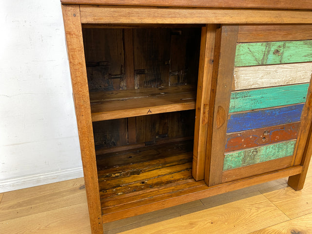 Einzigartige Vitrine aus altem Bootsholz in Originalfarben mit Schiebetüren I Glasvitrine Geschirrschrank Küchenschrank Büchervitrine Bücherschrank Highboard I