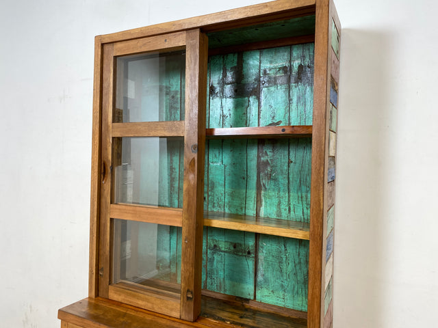 Einzigartige Vitrine aus altem Bootsholz in Originalfarben mit Schiebetüren I Glasvitrine Geschirrschrank Küchenschrank Büchervitrine Bücherschrank Highboard I