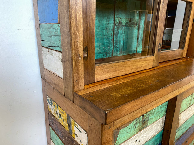 Einzigartige Vitrine aus altem Bootsholz in Originalfarben mit Schiebetüren I Glasvitrine Geschirrschrank Küchenschrank Büchervitrine Bücherschrank Highboard I