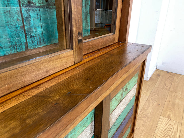 Einzigartige Vitrine aus altem Bootsholz in Originalfarben mit Schiebetüren I Glasvitrine Geschirrschrank Küchenschrank Büchervitrine Bücherschrank Highboard I