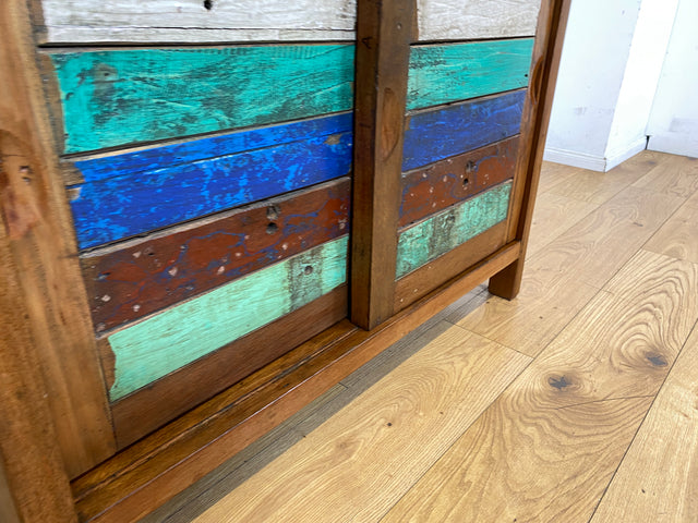 Einzigartige Vitrine aus altem Bootsholz in Originalfarben mit Schiebetüren I Glasvitrine Geschirrschrank Küchenschrank Büchervitrine Bücherschrank Highboard I