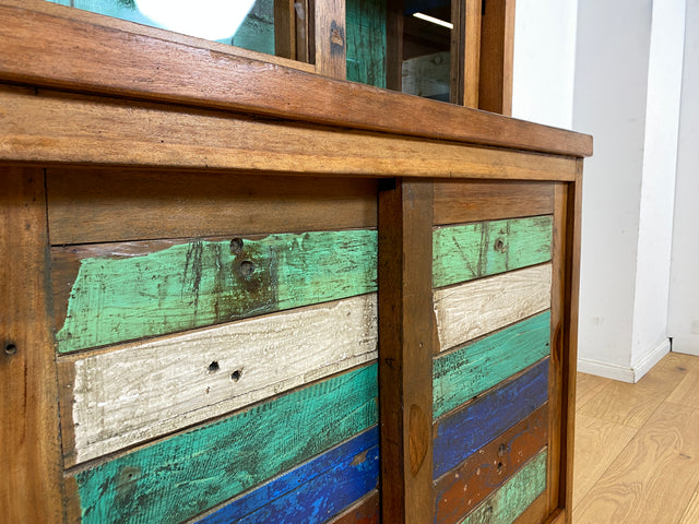 Einzigartige Vitrine aus altem Bootsholz in Originalfarben mit Schiebetüren I Glasvitrine Geschirrschrank Küchenschrank Büchervitrine Bücherschrank Highboard I