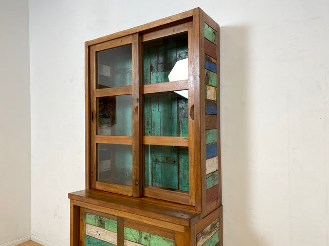 Einzigartige Vitrine aus altem Bootsholz in Originalfarben mit Schiebetüren I Glasvitrine Geschirrschrank Küchenschrank Büchervitrine Bücherschrank Highboard I