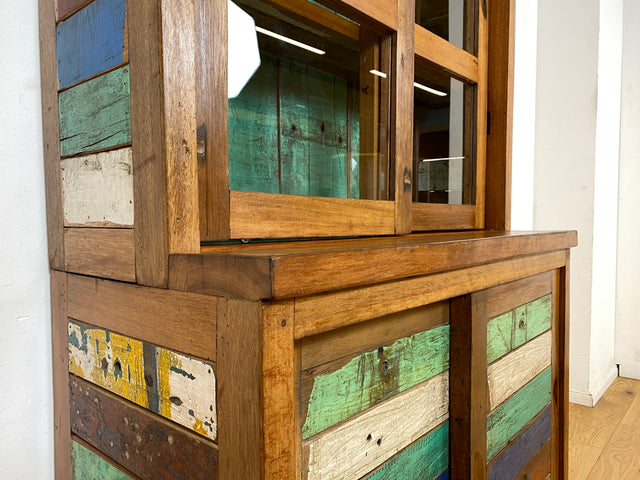 Einzigartige Vitrine aus altem Bootsholz in Originalfarben mit Schiebetüren I Glasvitrine Geschirrschrank Küchenschrank Büchervitrine Bücherschrank Highboard I