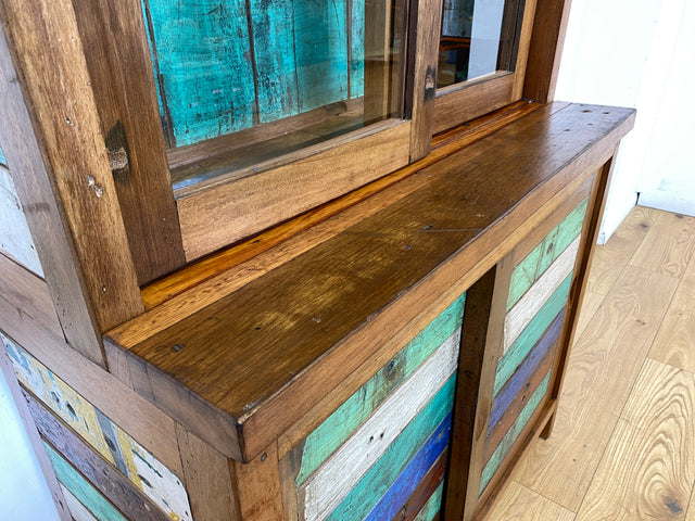 Einzigartige Vitrine aus altem Bootsholz in Originalfarben mit Schiebetüren I Glasvitrine Geschirrschrank Küchenschrank Büchervitrine Bücherschrank Highboard I