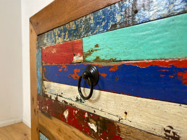 Farbenfrohe kleine Kommode aus altem Bootsholz in Originalfarben mit Schubladen I Schrank Schubladenkommode Wäschekommode Badschrank Flurkommode Küchenschrank I