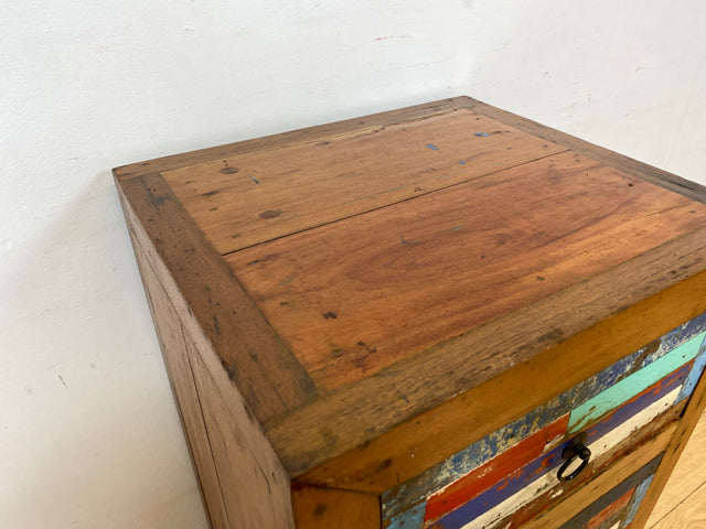 Farbenfrohe kleine Kommode aus altem Bootsholz in Originalfarben mit Schubladen I Schrank Schubladenkommode Wäschekommode Badschrank Flurkommode Küchenschrank I