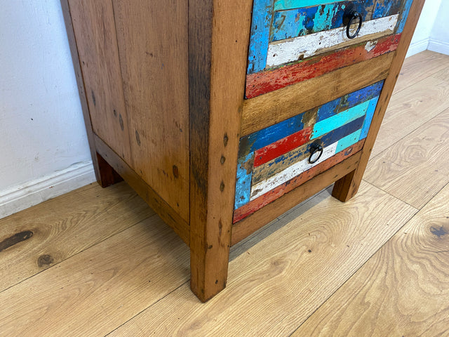 Farbenfrohe kleine Kommode aus altem Bootsholz in Originalfarben mit Schubladen I Schrank Schubladenkommode Wäschekommode Badschrank Flurkommode Küchenschrank I