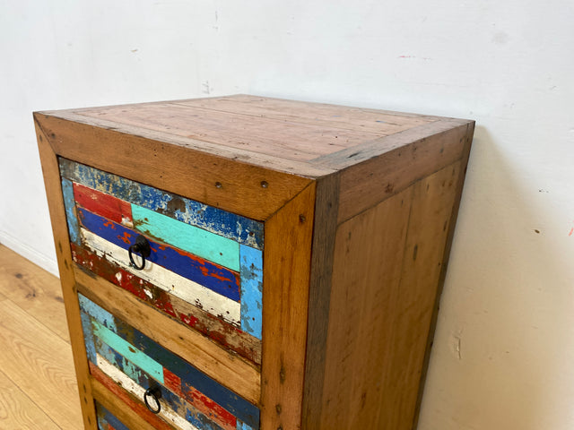 Farbenfrohe kleine Kommode aus altem Bootsholz in Originalfarben mit Schubladen I Schrank Schubladenkommode Wäschekommode Badschrank Flurkommode Küchenschrank I