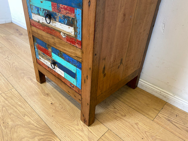 Farbenfrohe kleine Kommode aus altem Bootsholz in Originalfarben mit Schubladen I Schrank Schubladenkommode Wäschekommode Badschrank Flurkommode Küchenschrank I