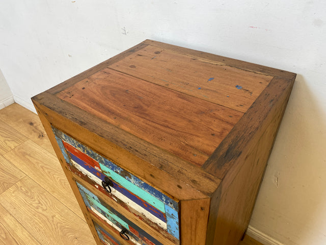 Farbenfrohe kleine Kommode aus altem Bootsholz in Originalfarben mit Schubladen I Schrank Schubladenkommode Wäschekommode Badschrank Flurkommode Küchenschrank I