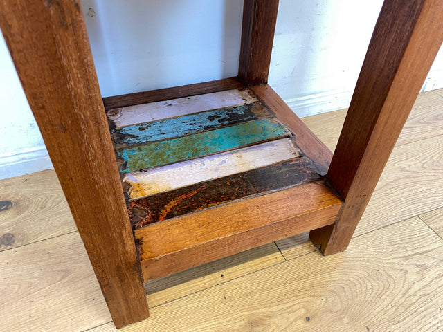 Farbenfrohes, nachhaltiges und sehr robustes schmales Regal aus altem Bootsholz in Originalfarben I Teakholz Massiv I Holzregal Bücherregal Badregal Küchenregal I