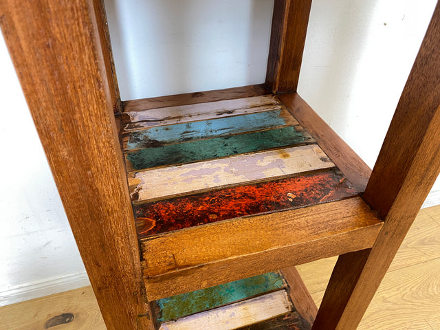 Farbenfrohes, nachhaltiges und sehr robustes schmales Regal aus altem Bootsholz in Originalfarben I Teakholz Massiv I Holzregal Bücherregal Badregal Küchenregal I