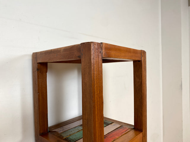 Farbenfrohes, nachhaltiges und sehr robustes schmales Regal aus altem Bootsholz in Originalfarben I Teakholz Massiv I Holzregal Bücherregal Badregal Küchenregal I