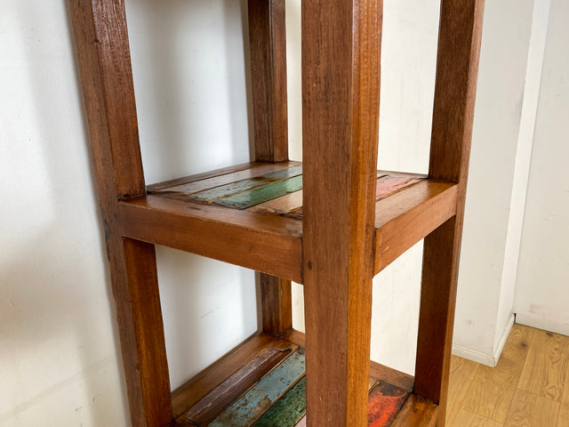 Farbenfrohes, nachhaltiges und sehr robustes schmales Regal aus altem Bootsholz in Originalfarben I Teakholz Massiv I Holzregal Bücherregal Badregal Küchenregal I