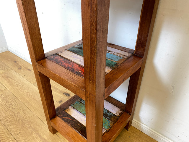 Farbenfrohes, nachhaltiges und sehr robustes schmales Regal aus altem Bootsholz in Originalfarben I Teakholz Massiv I Holzregal Bücherregal Badregal Küchenregal I