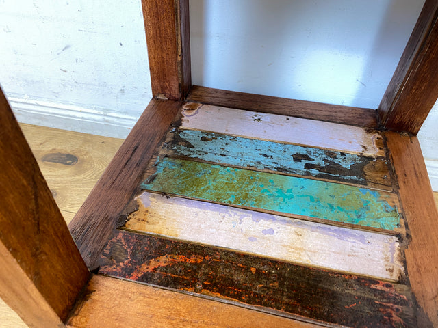 Farbenfrohes, nachhaltiges und sehr robustes schmales Regal aus altem Bootsholz in Originalfarben I Teakholz Massiv I Holzregal Bücherregal Badregal Küchenregal I