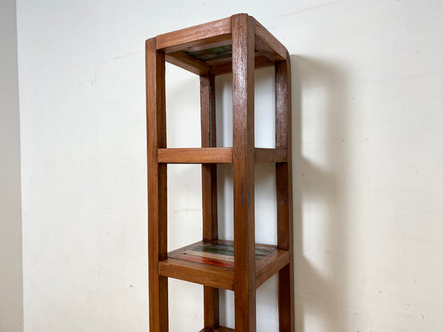 Farbenfrohes, nachhaltiges und sehr robustes schmales Regal aus altem Bootsholz in Originalfarben I Teakholz Massiv I Holzregal Bücherregal Badregal Küchenregal I