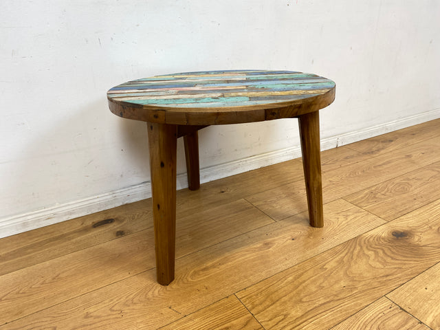 Einzigartiger und sehr robuster runder Couchtisch aus altem Bootsholz in Originalfarben I Teakholz massiv I bunter Wohnzimmertisch Beistelltisch Coffee Table I