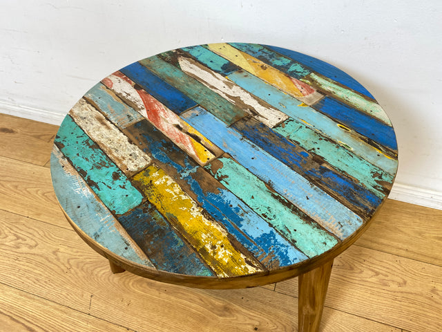 Einzigartiger und sehr robuster runder Couchtisch aus altem Bootsholz in Originalfarben I Teakholz massiv I bunter Wohnzimmertisch Beistelltisch Coffee Table I