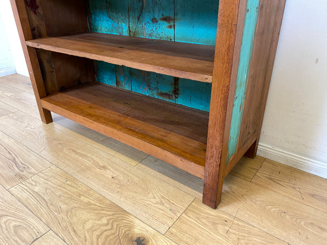 Besonders schöner Bücherschrank handgefertigt aus altem Bootsholz in grüner Originalfarbe mit Schubladen I Teakholz Massiv I Regal Bücherregal Holzregal Küchenregal I