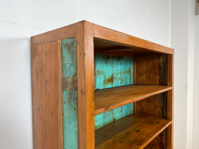 Besonders schöner Bücherschrank handgefertigt aus altem Bootsholz in grüner Originalfarbe mit Schubladen I Teakholz Massiv I Regal Bücherregal Holzregal Küchenregal I