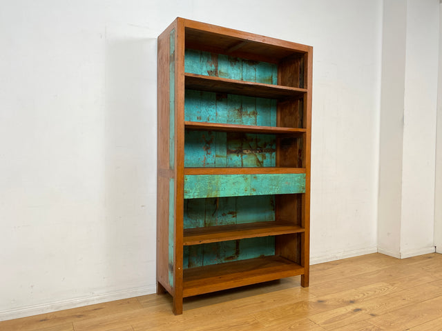Besonders schöner Bücherschrank handgefertigt aus altem Bootsholz in grüner Originalfarbe mit Schubladen I Teakholz Massiv I Regal Bücherregal Holzregal Küchenregal I