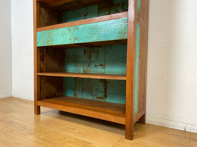 Besonders schöner Bücherschrank handgefertigt aus altem Bootsholz in grüner Originalfarbe mit Schubladen I Teakholz Massiv I Regal Bücherregal Holzregal Küchenregal I