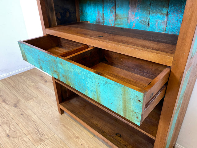 Wunderschöner Bücherschrank handgefertigt aus altem Bootsholz in grüner Originalfarbe mit Schubladen I Teakholz Massiv I Regal Bücherregal Holzregal Küchenregal I