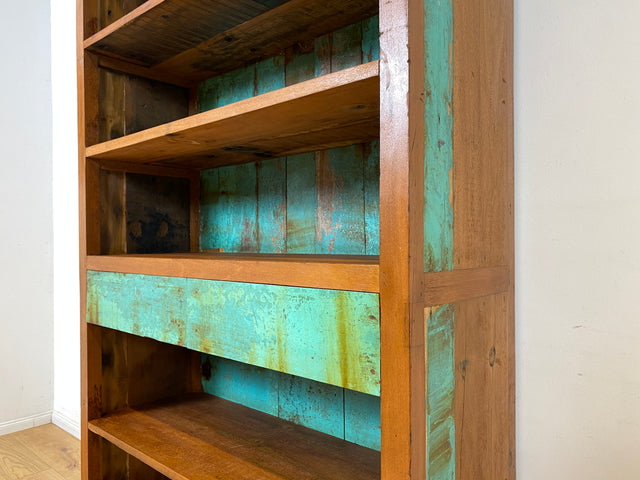 Wunderschöner Bücherschrank handgefertigt aus altem Bootsholz in grüner Originalfarbe mit Schubladen I Teakholz Massiv I Regal Bücherregal Holzregal Küchenregal I