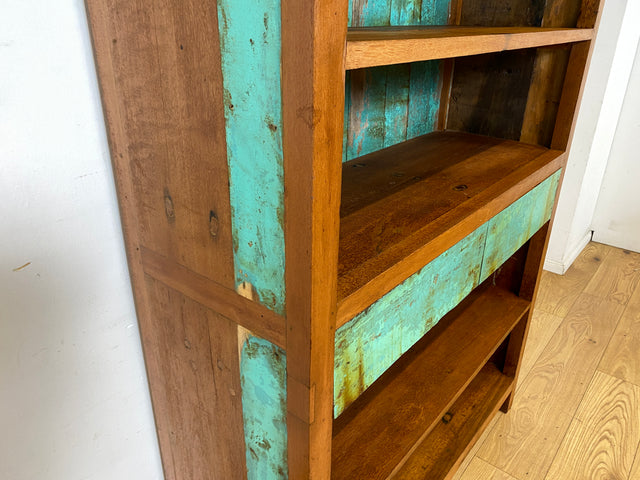 Wunderschöner Bücherschrank handgefertigt aus altem Bootsholz in grüner Originalfarbe mit Schubladen I Teakholz Massiv I Regal Bücherregal Holzregal Küchenregal I