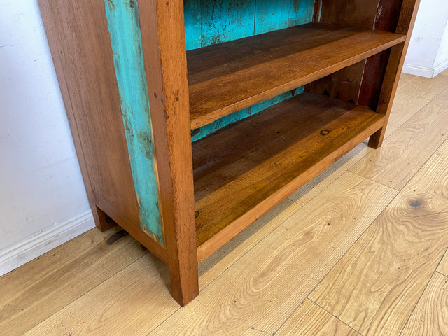 Wunderschöner Bücherschrank handgefertigt aus altem Bootsholz in grüner Originalfarbe mit Schubladen I Teakholz Massiv I Regal Bücherregal Holzregal Küchenregal I