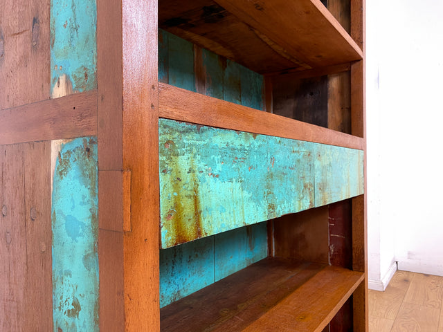 Wunderschöner Bücherschrank handgefertigt aus altem Bootsholz in grüner Originalfarbe mit Schubladen I Teakholz Massiv I Regal Bücherregal Holzregal Küchenregal I