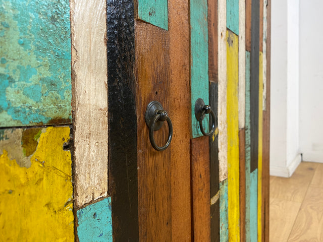 Besonderer Schrank handgefertigt aus altem Bootsholz in Originalfarben I Teakholz I Highboard Wäscheschrank Kleiderschrank Wäschekommode Badschrank Flurschrank I