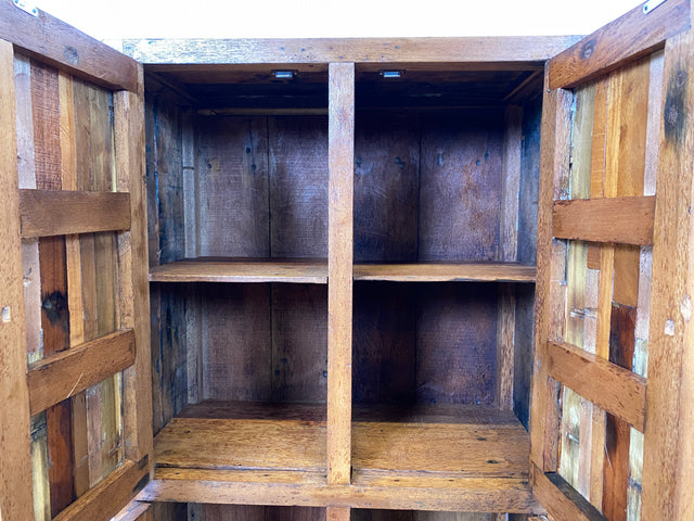 Besonderer Schrank handgefertigt aus altem Bootsholz in Originalfarben I Teakholz I Highboard Wäscheschrank Kleiderschrank Wäschekommode Badschrank Flurschrank I