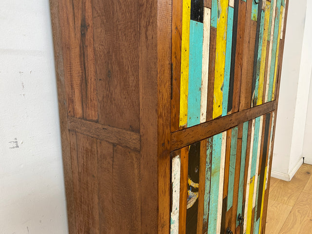 Besonderer Schrank handgefertigt aus altem Bootsholz in Originalfarben I Teakholz I Highboard Wäscheschrank Kleiderschrank Wäschekommode Badschrank Flurschrank I