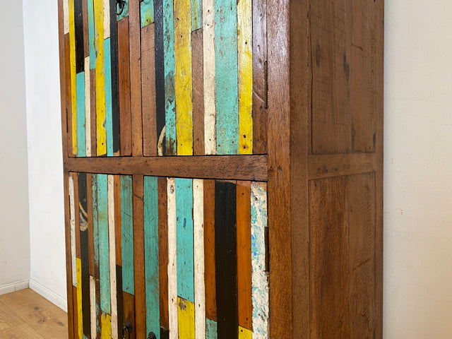 Besonderer Schrank handgefertigt aus altem Bootsholz in Originalfarben I Teakholz I Highboard Wäscheschrank Kleiderschrank Wäschekommode Badschrank Flurschrank I