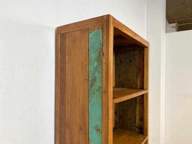 Boatwood by WMK I Schönes Bücherregal aus altem Bootsholz in Originalfarben I handgefertigt I Bücherschrank Regal Holzregal Highboard Kommode Raumtrenner Loft Teak Bootsmöbel Berlin Wolfsburg Dresden