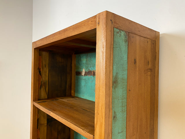 Boatwood by WMK I Schönes Bücherregal aus altem Bootsholz in Originalfarben I handgefertigt I Bücherschrank Regal Holzregal Highboard Kommode Raumtrenner Loft Teak Bootsmöbel Berlin Wolfsburg Dresden