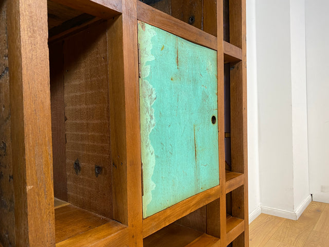 Boatwood by WMK I Einzigartiger Bücherschrank handgefertigt aus altem Bootsholz I Teakholz massiv I Bücherregal Regal Highboard Holzregal Küchenregal Barschrank Raumtrenner Berlin Trier Hamburg