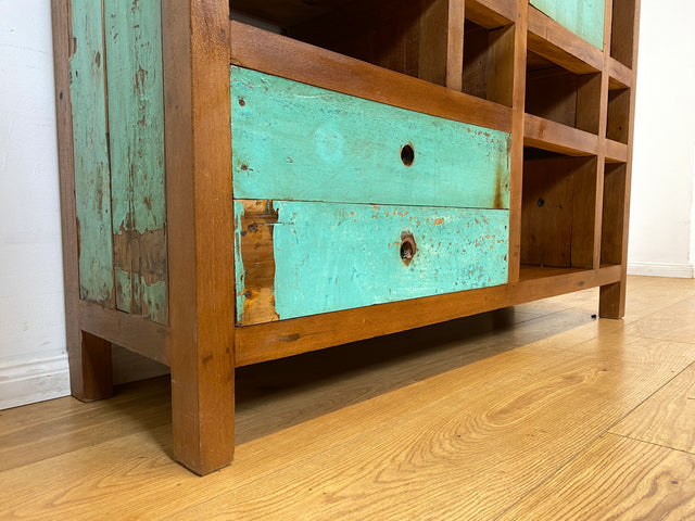 Boatwood by WMK I Einzigartiger Bücherschrank handgefertigt aus altem Bootsholz I Teakholz massiv I Bücherregal Regal Highboard Holzregal Küchenregal Barschrank Raumtrenner Berlin Trier Hamburg