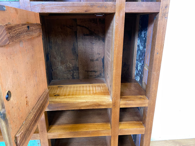 Boatwood by WMK I Einzigartiger Bücherschrank handgefertigt aus altem Bootsholz I Teakholz massiv I Bücherregal Regal Highboard Holzregal Küchenregal Barschrank Raumtrenner Berlin Trier Hamburg