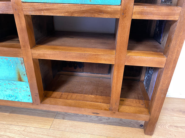 Boatwood by WMK I Einzigartiger Bücherschrank handgefertigt aus altem Bootsholz I Teakholz massiv I Bücherregal Regal Highboard Holzregal Küchenregal Barschrank Raumtrenner Berlin Trier Hamburg